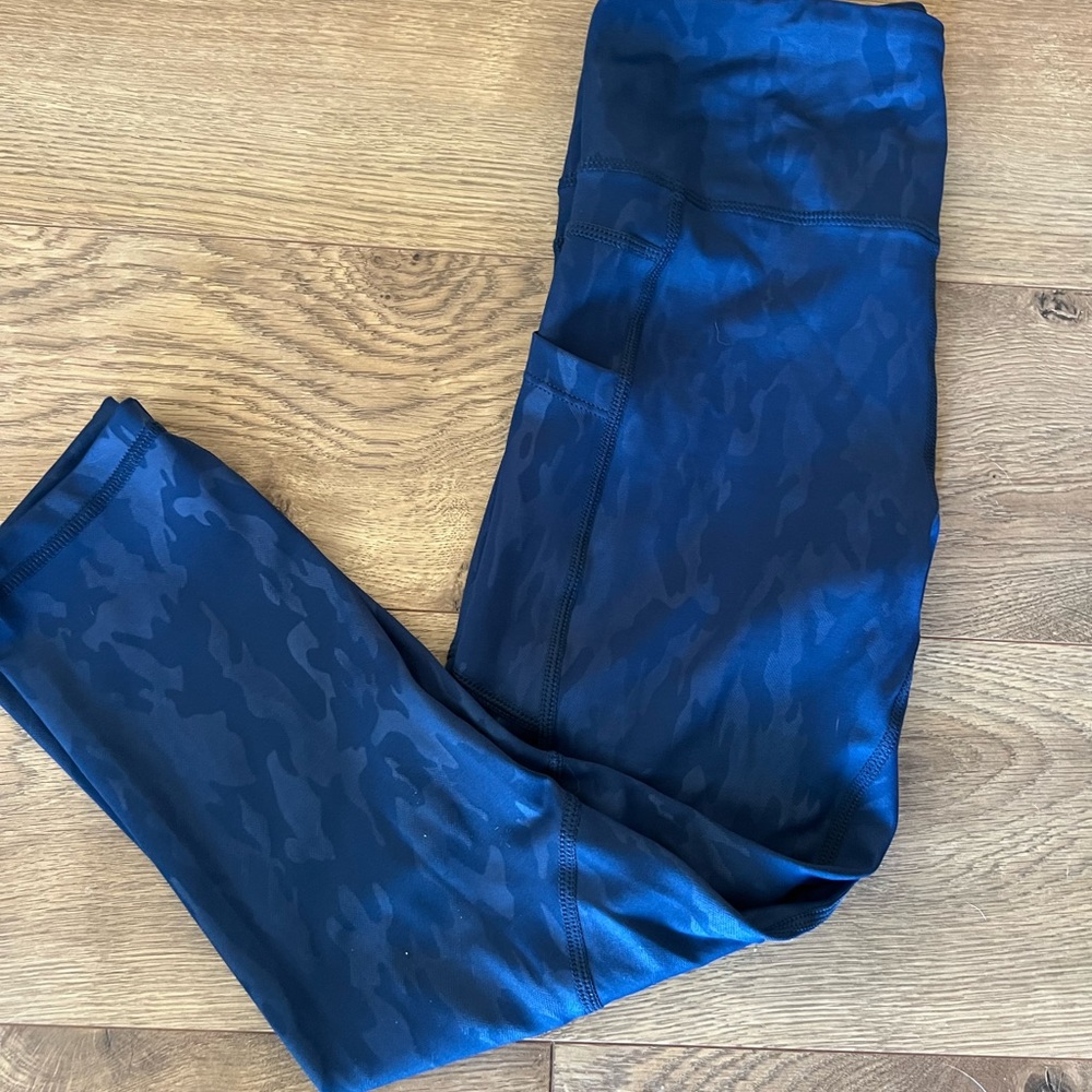 Zyia Dark Navy Camo Light n Tight 20” leggings hi rise capri sz 4 pocket Z1
